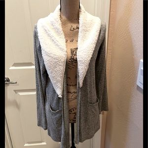Long sleeve gray sweater with pockets